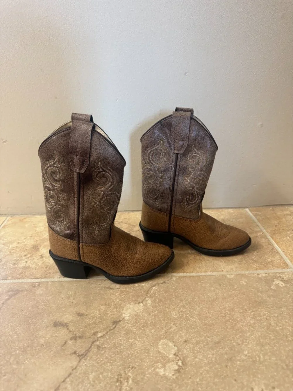 Kids size 8 Cowboy boots
